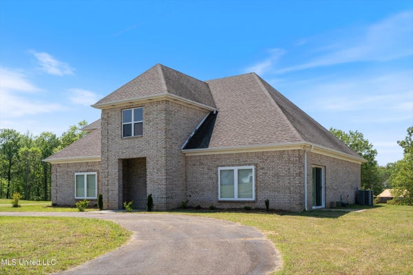 206 SWAN LAKE DR, COLDWATER, MS 38618 - Image 4fa538778464fdbaecff8bfcd1a879f0/585803011