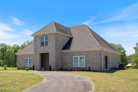 Homes For Sale - 206 Swan Lk Drive<br/> Coldwater, MS 38618