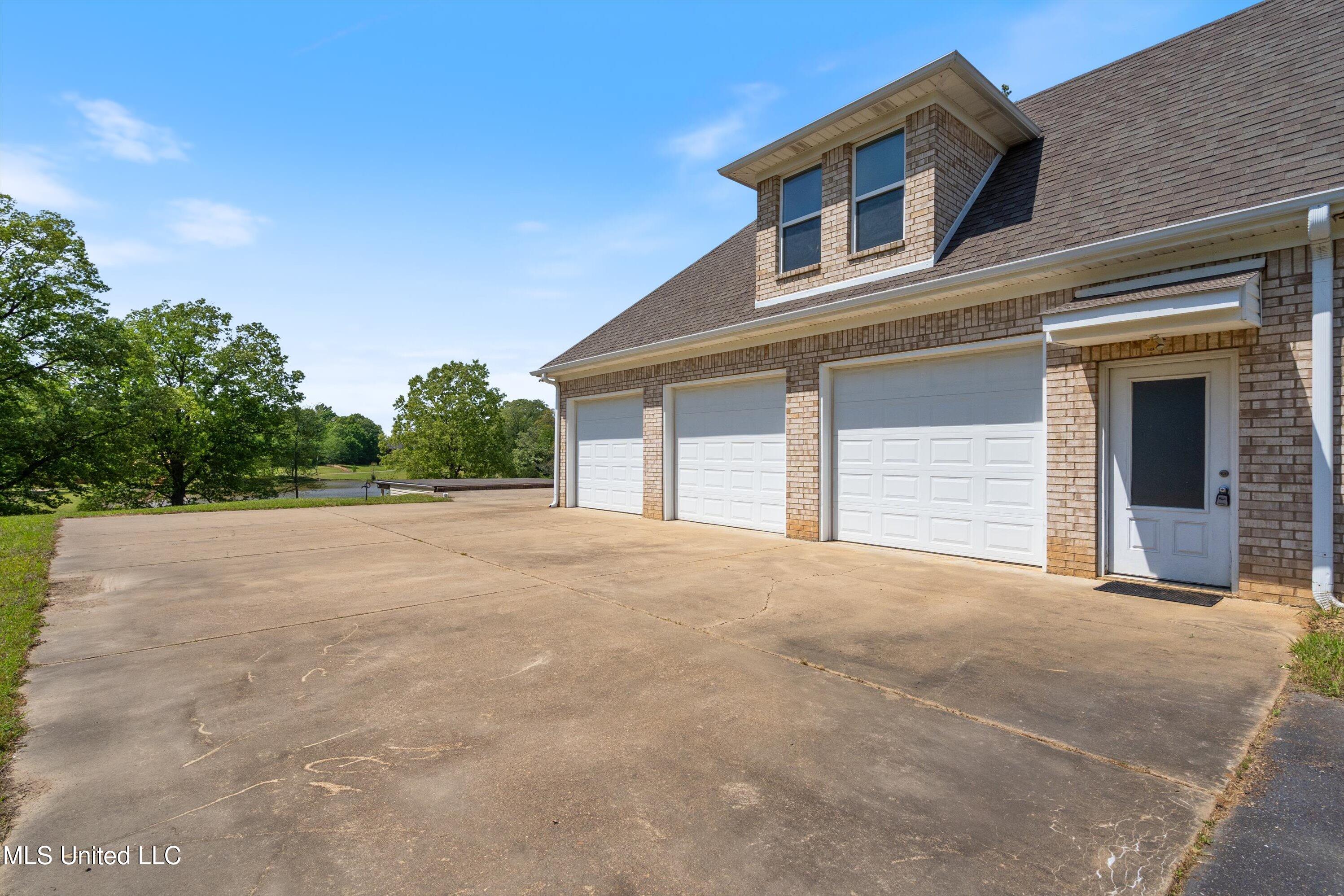 206 Swan Lk Drive, Coldwater, Mississippi image 7