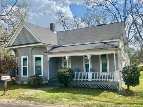 Homes For Sale - 106 Ainsworth Street<br/> Hazlehurst, MS 39083