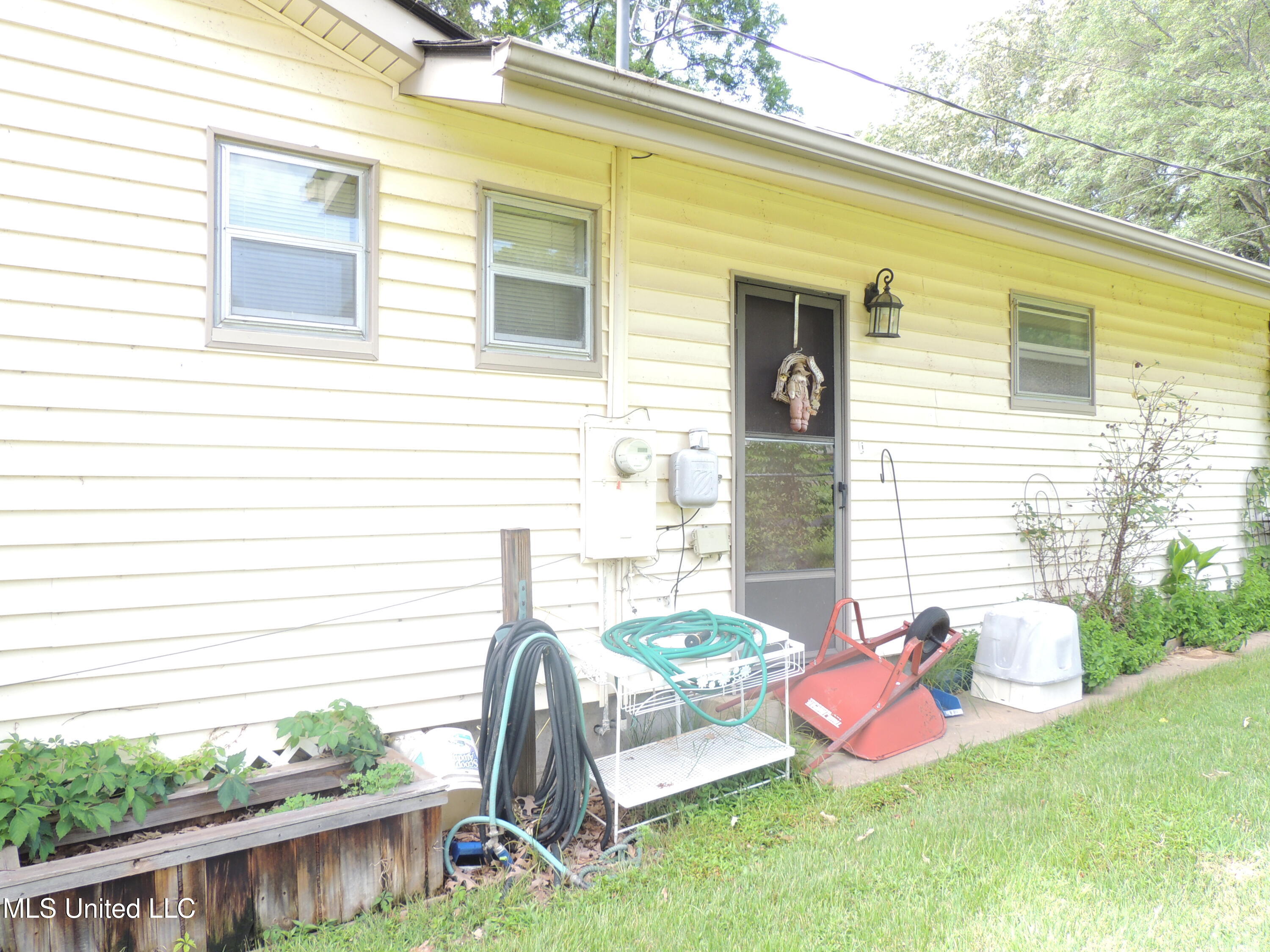 8671 Bob White Drive, Hernando, Mississippi image 42
