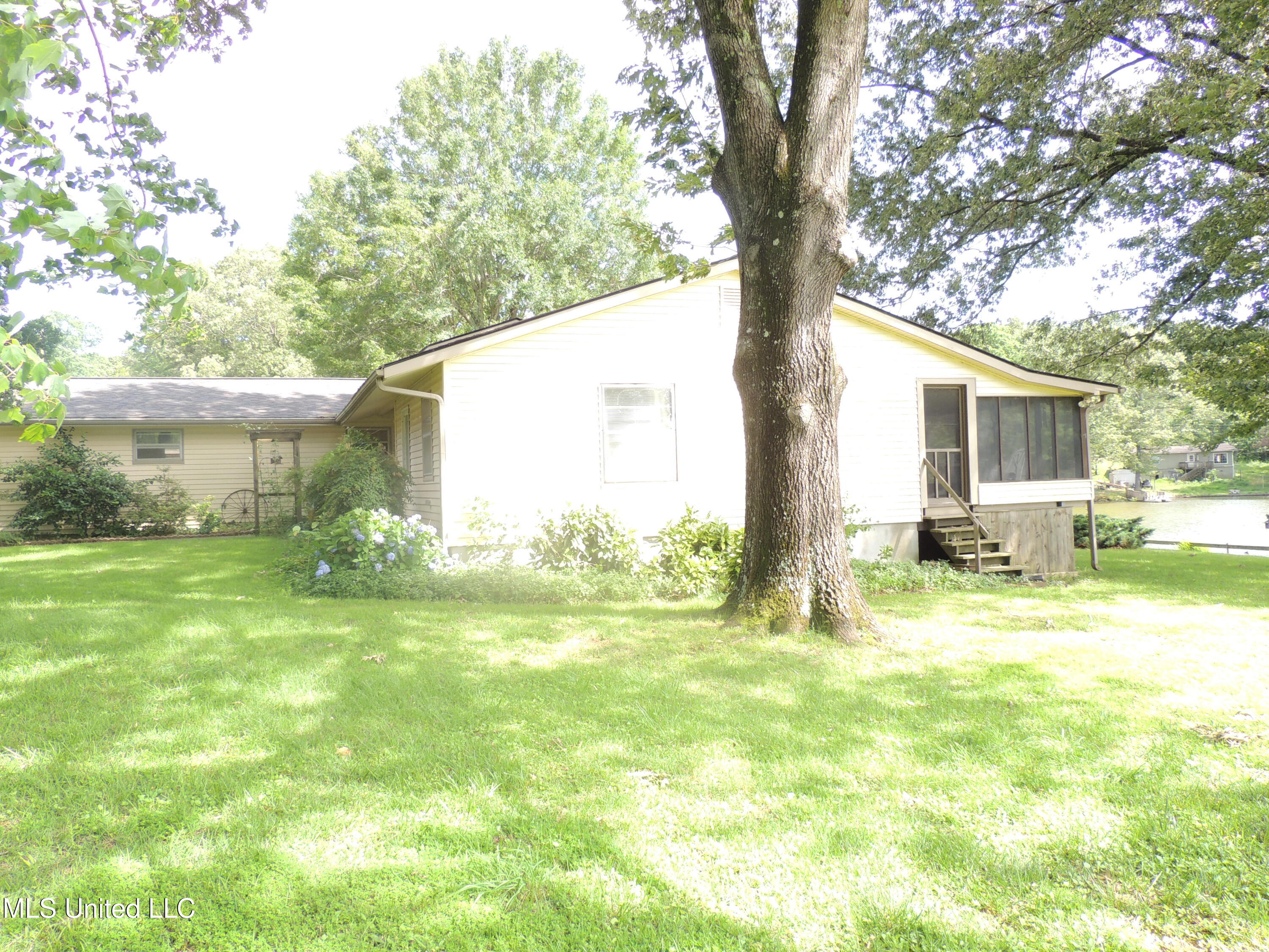 8671 Bob White Drive, Hernando, Mississippi image 38