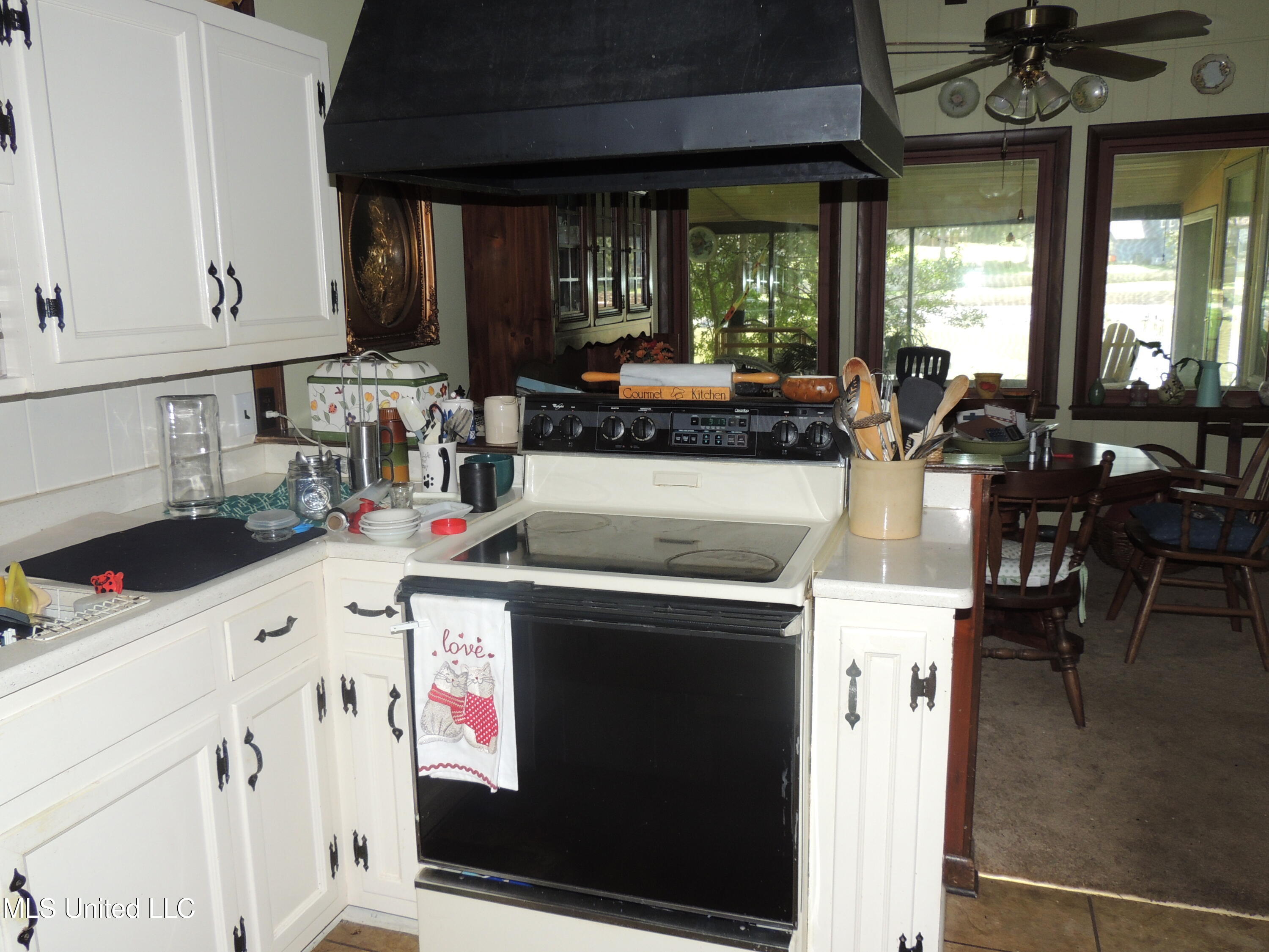 8671 Bob White Drive, Hernando, Mississippi image 9