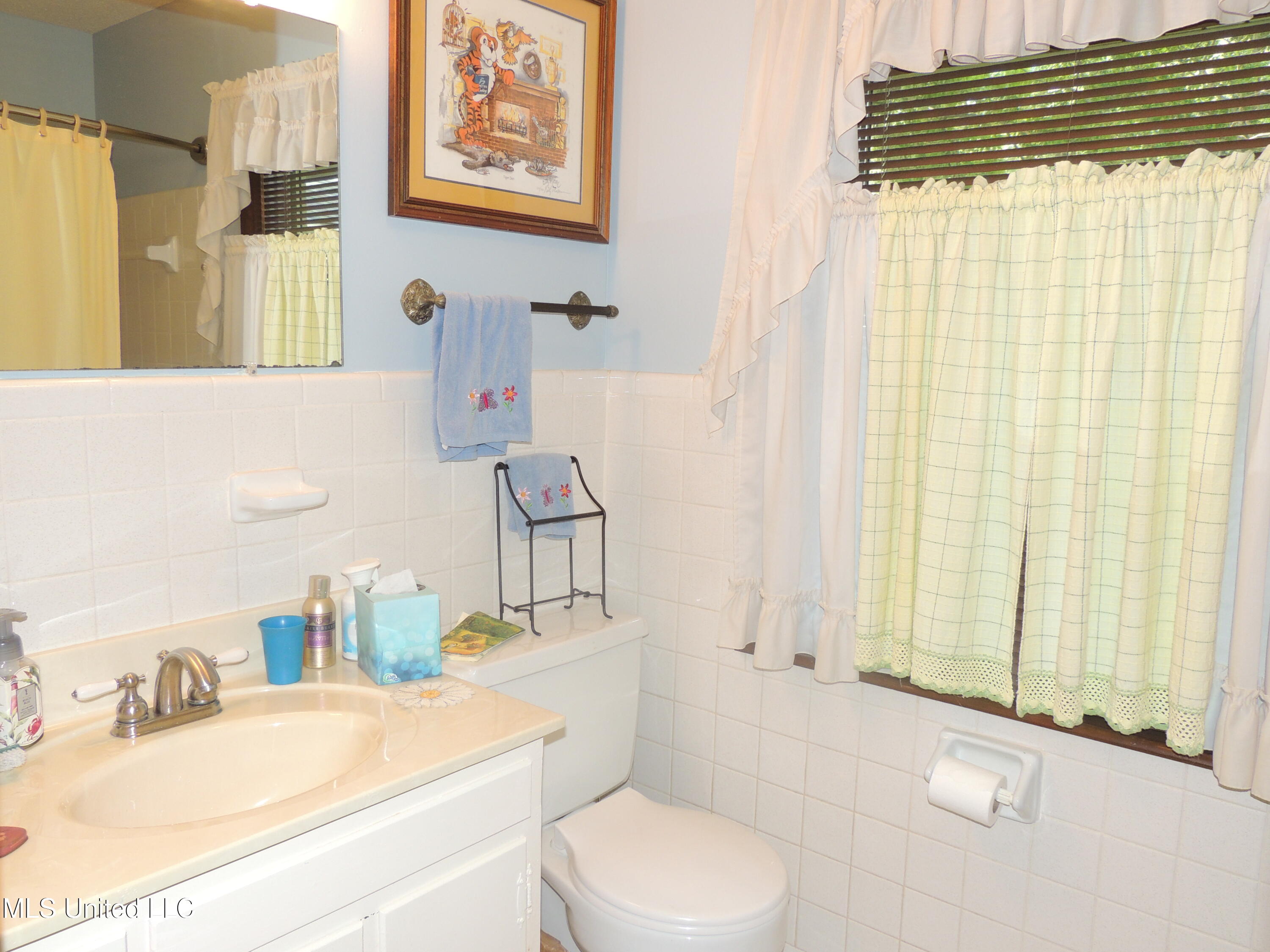 8671 Bob White Drive, Hernando, Mississippi image 25
