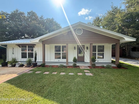 Homes For Sale - 316 Mincheck Road<br/> Ocean Springs, MS 39564