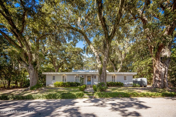 507 RAYBURN AVE, OCEAN SPRINGS, MS 39564 - Image 504d2c6aef596b8370f65671b4f6c0be/688730236