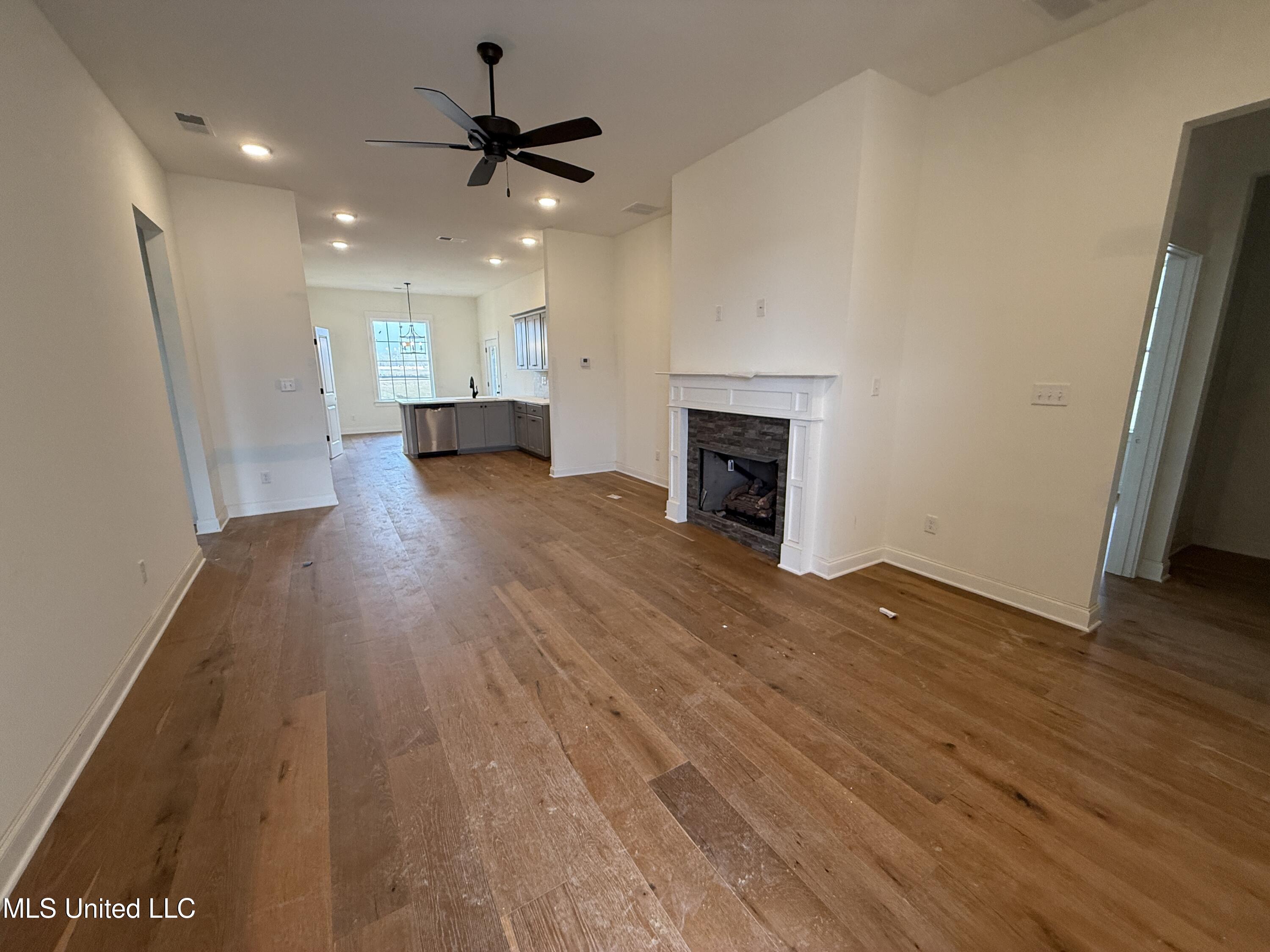 767 Coahoma Court, Nesbit, Mississippi image 7