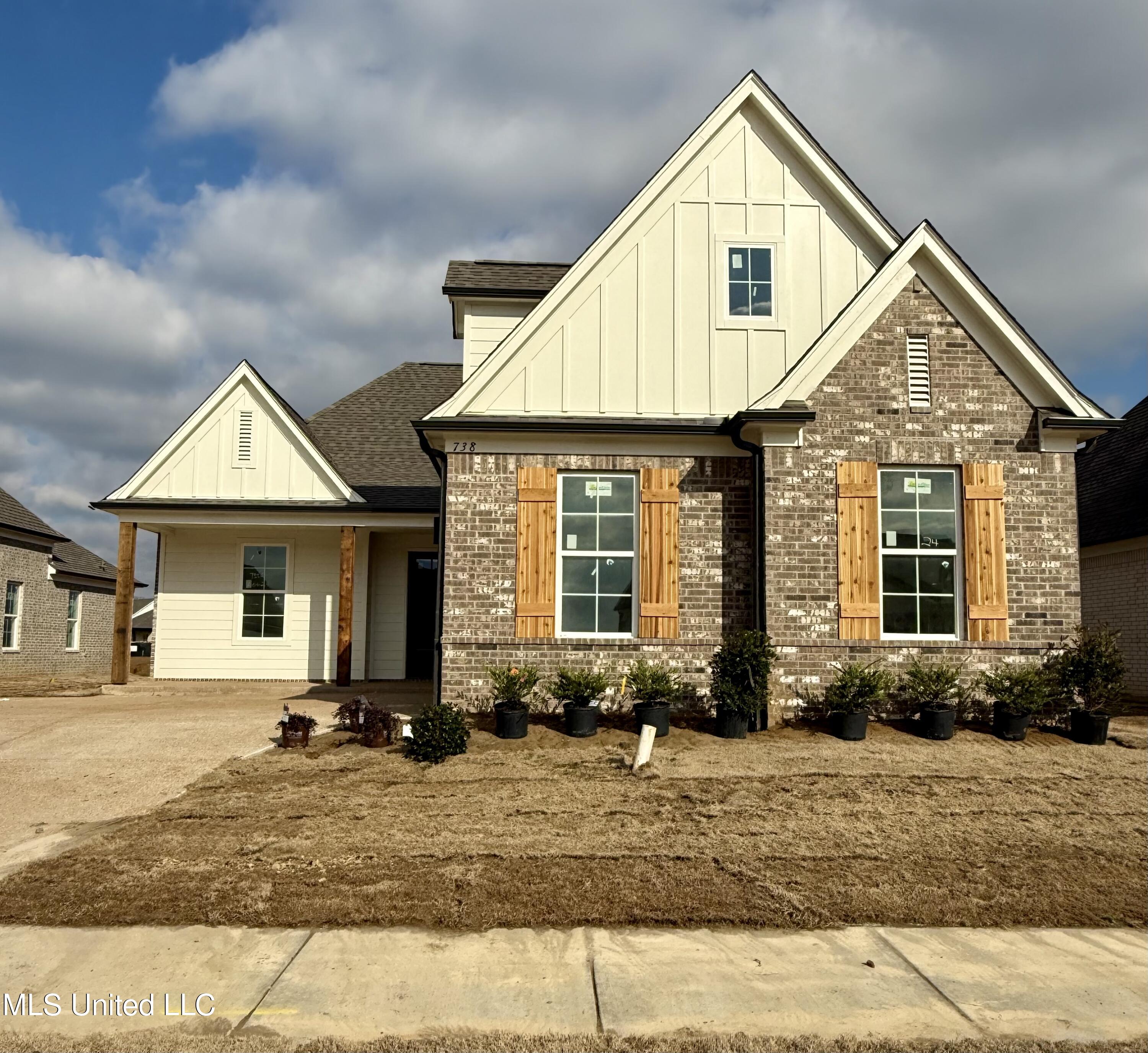 767 Coahoma Court, Nesbit, Mississippi image 3