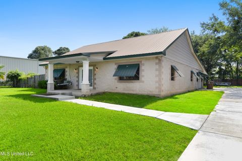 Single Family Residence in D'Iberville MS 10272 Seymour Ave.jpg