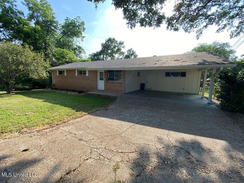 Homes For Sale - 305 Cottage Drive<br/> Adams County, Natchez, MS 39120