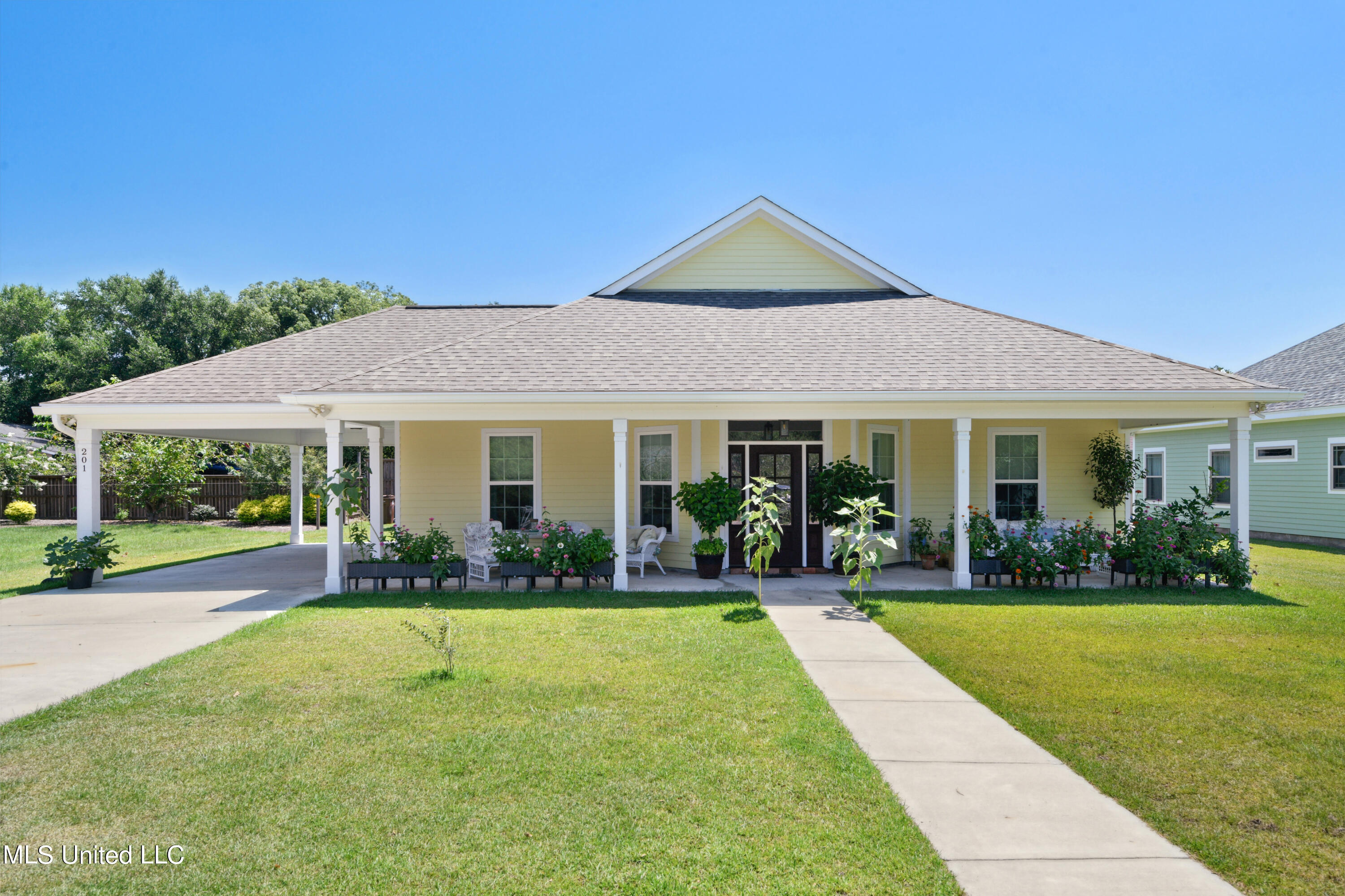 201 Saint Charles Avenue, Long Beach, Mississippi image 1