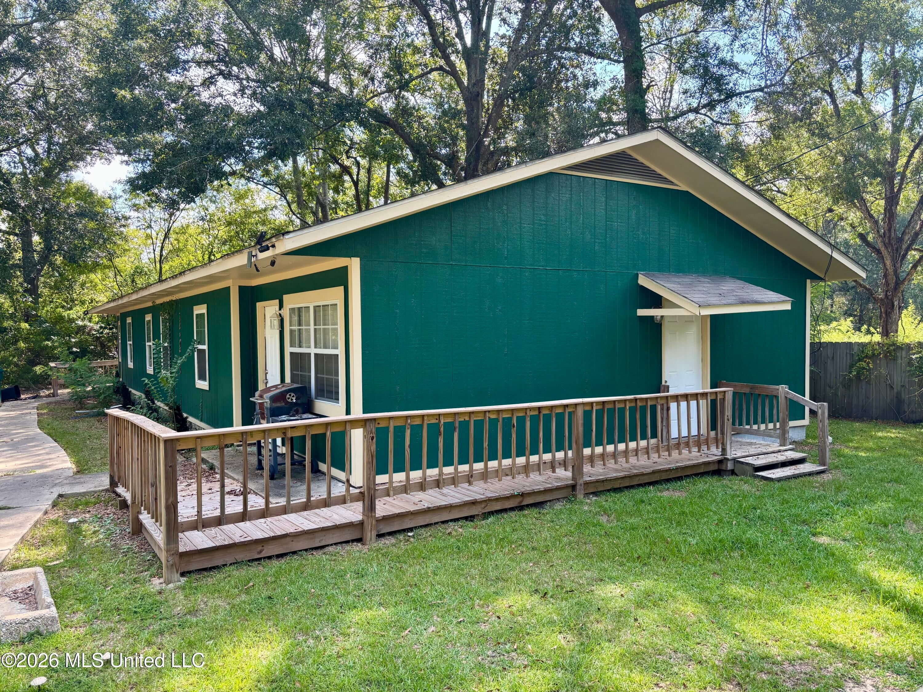 703 Auburn Street - Photo 2