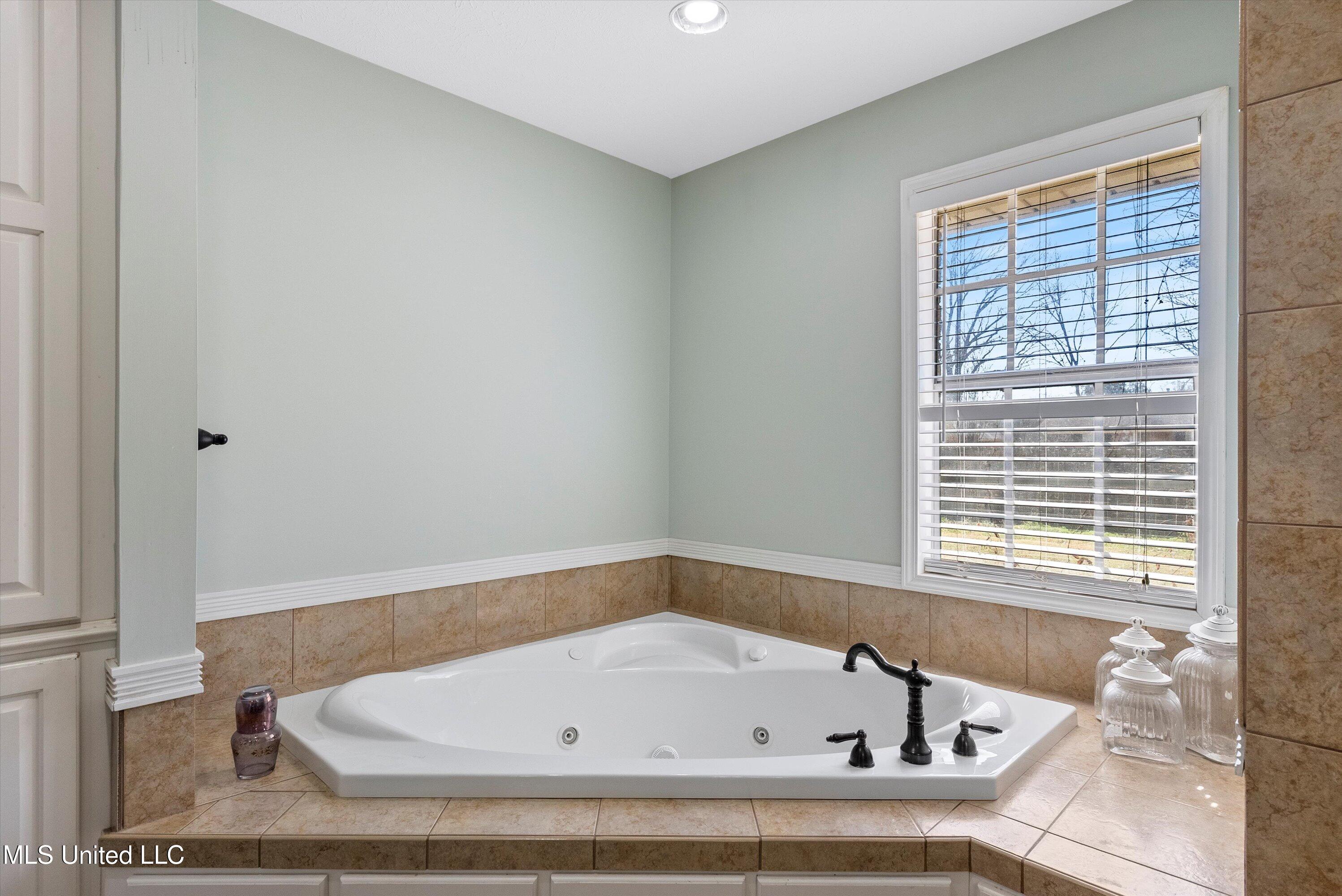 760 Hickory Drive, Grenada, Mississippi image 29