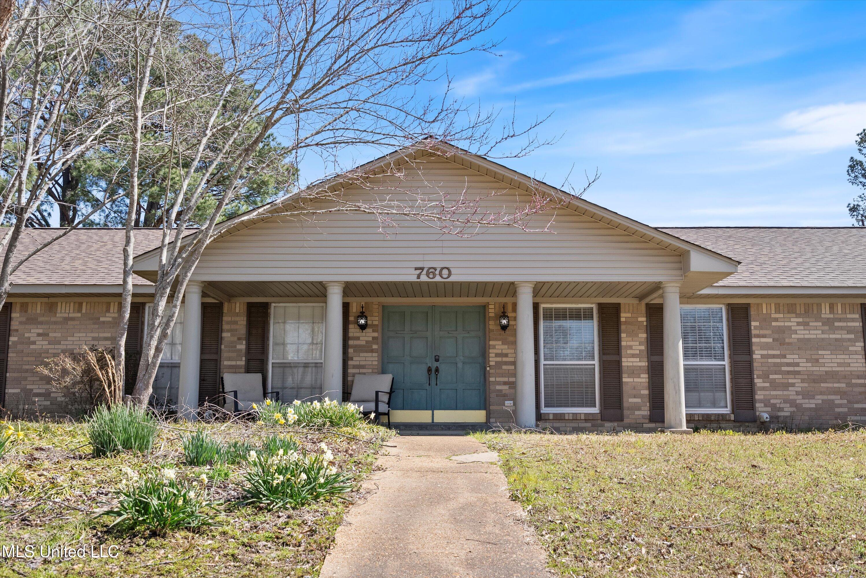 760 Hickory Drive, Grenada, Mississippi image 2
