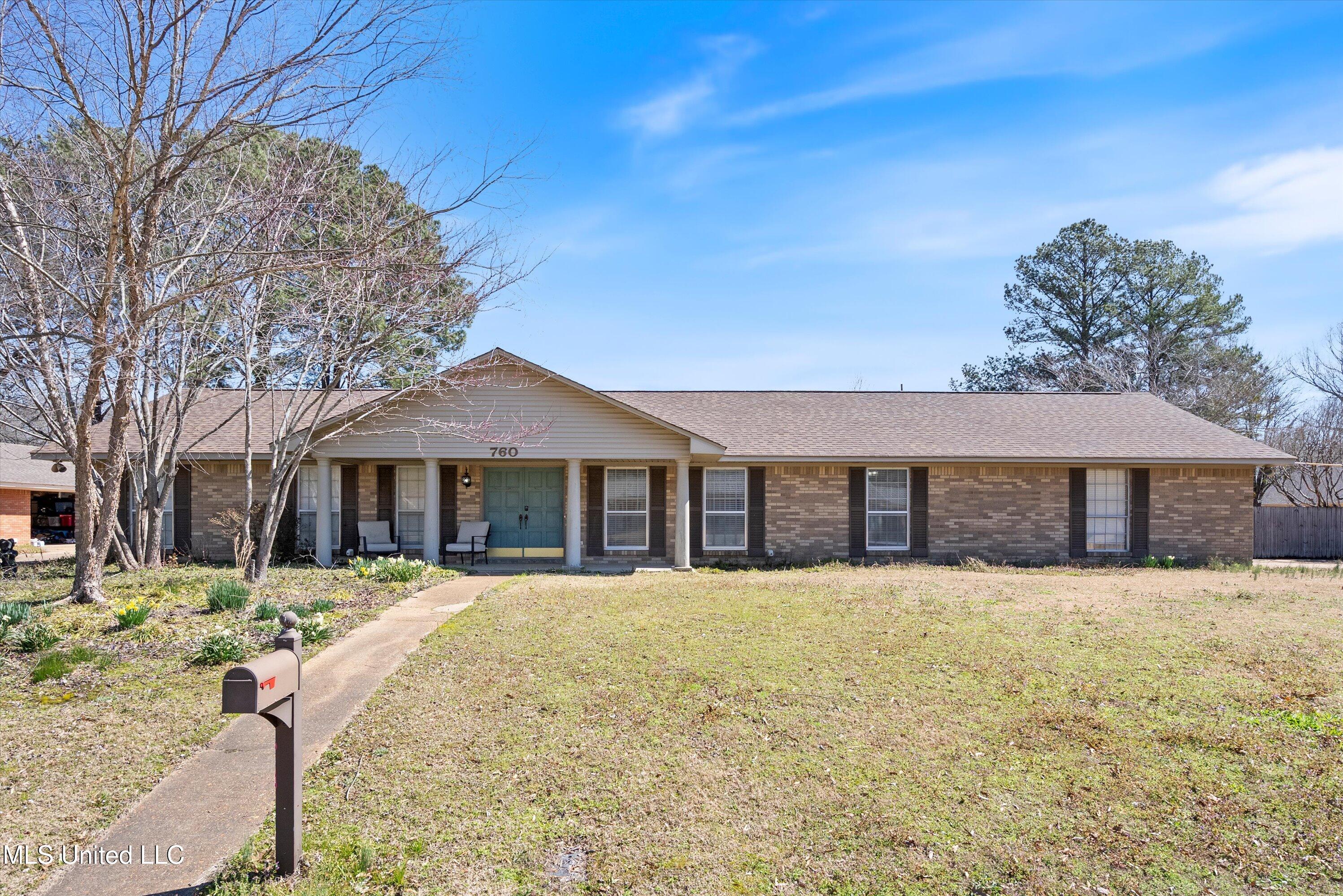 760 Hickory Drive, Grenada, Mississippi image 1