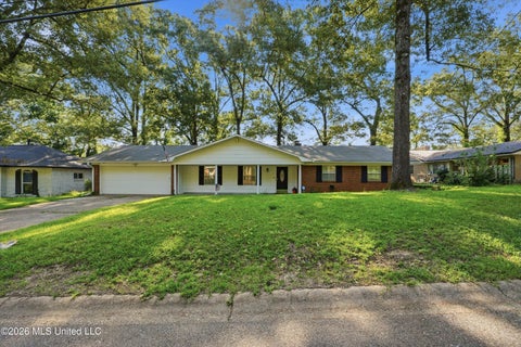 Homes For Sale - 1011 Tanglewood Drive<br/> Clinton, MS 39056