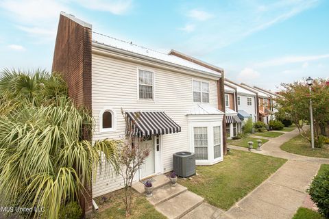 Condominium in Gulfport MS 928 Courthouse Road.jpg