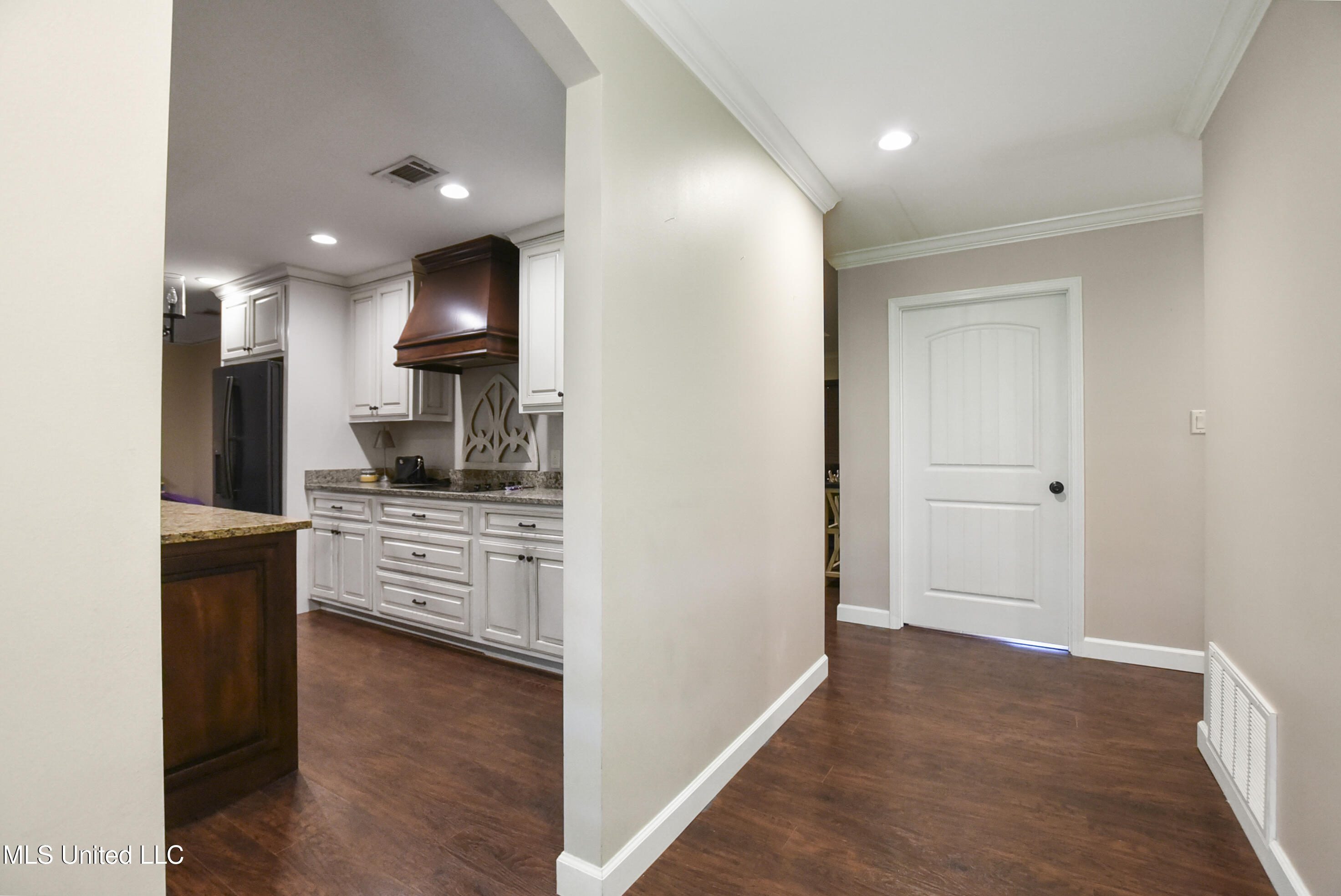 7520 Ogborn Drive, Moss Point, Mississippi image 5