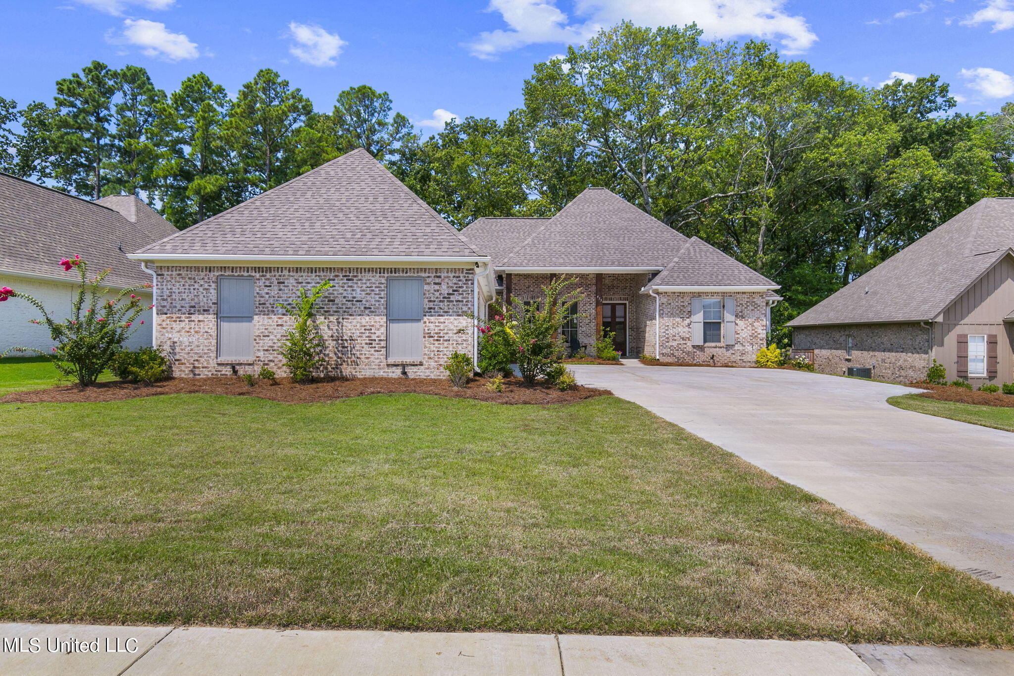 435 Crossvine Place, Madison, Mississippi image 1