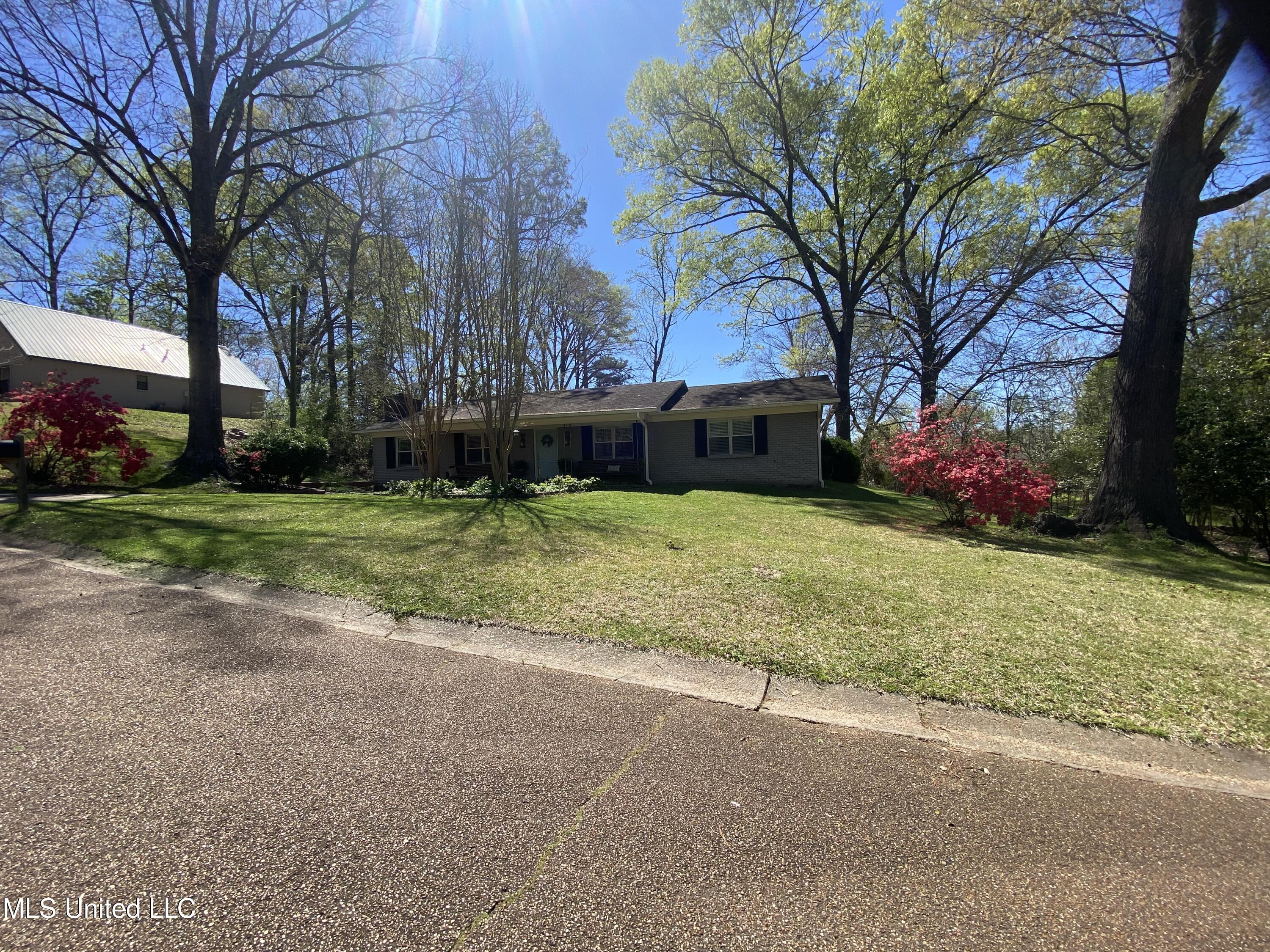 1706 Robin Hood Drive, Yazoo City, Mississippi image 3