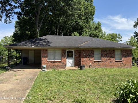 Homes For Sale - 5696 Ashford Drive<br/> Desoto County, Horn Lake, MS 38637