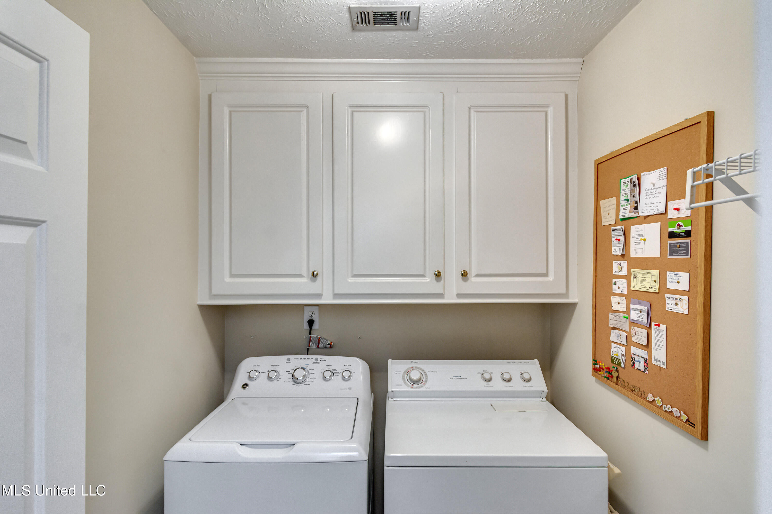 Pearl, Mississippi 39208, United States, 2 Bedrooms Bedrooms, ,2 BathroomsBathrooms,Residential,Active,145650