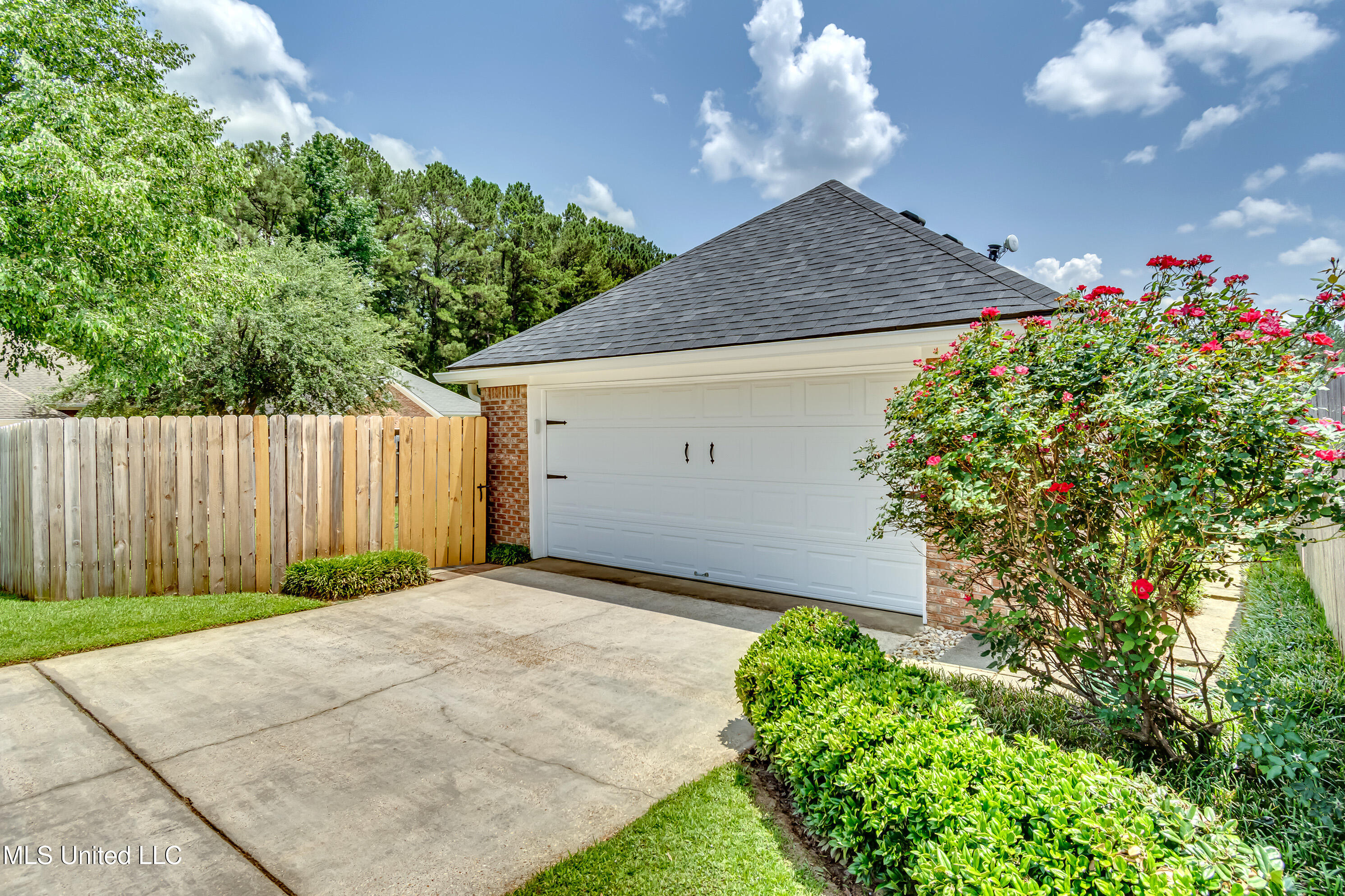 Pearl, Mississippi 39208, United States, 2 Bedrooms Bedrooms, ,2 BathroomsBathrooms,Residential,Active,145650