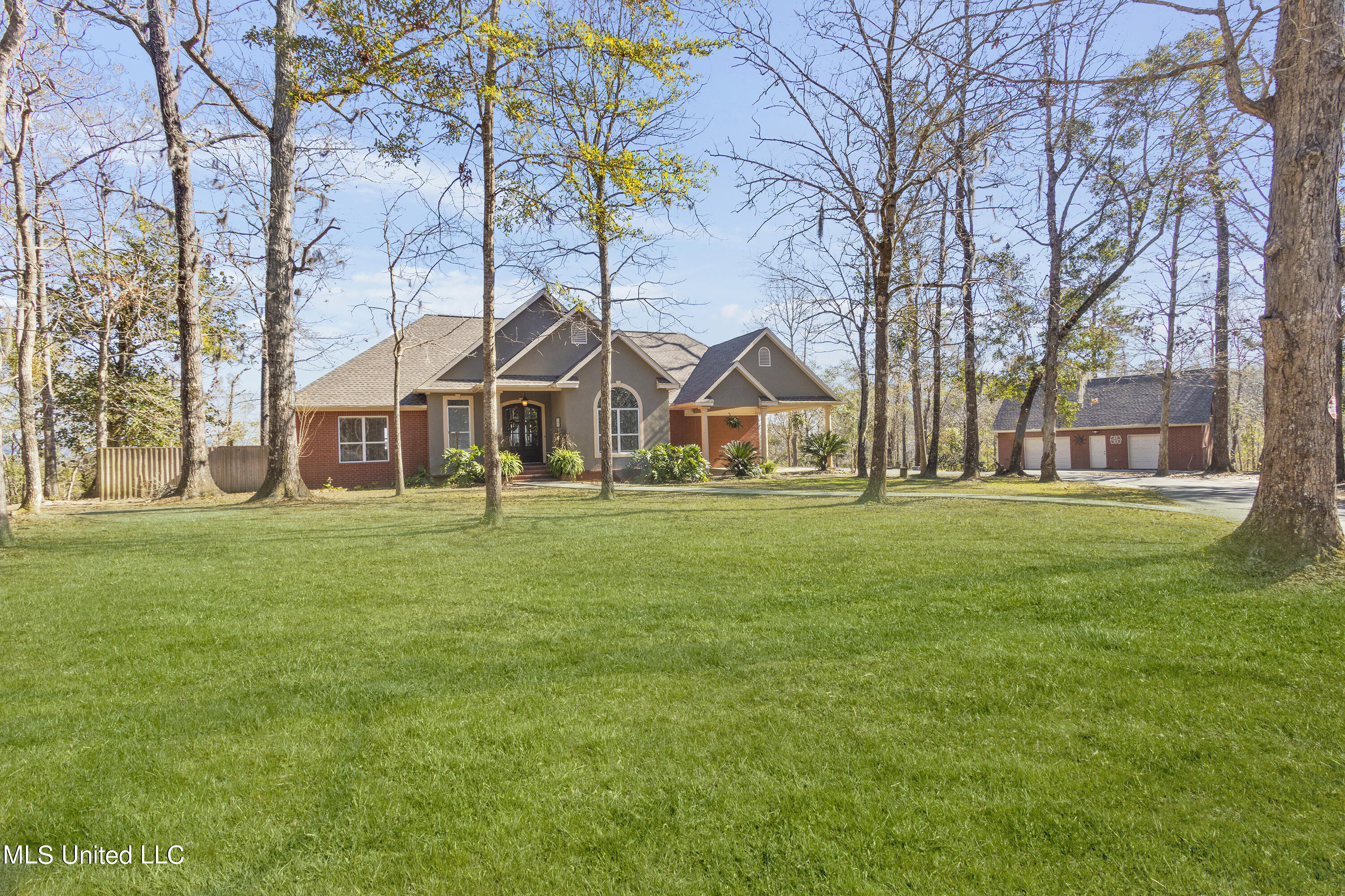 1400 Magnolia Bluff Drive, Gautier, Mississippi image 3