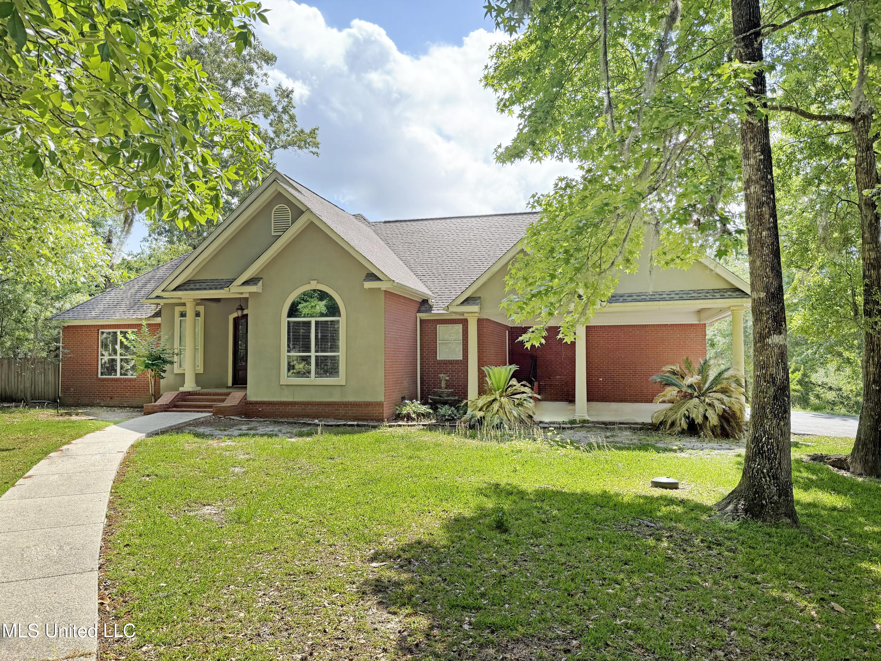 1400 Magnolia Bluff Drive, Gautier, Mississippi image 2