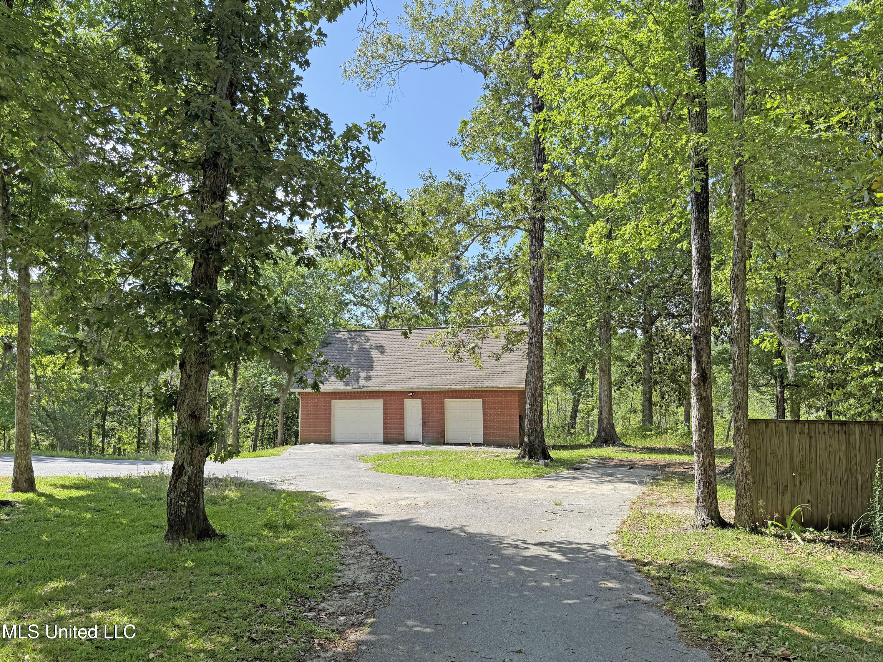 1400 Magnolia Bluff Drive, Gautier, Mississippi image 4