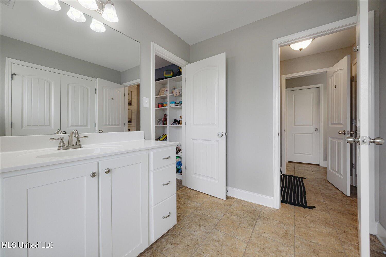 1108 Merloun Drive, Olive Branch, Mississippi image 24