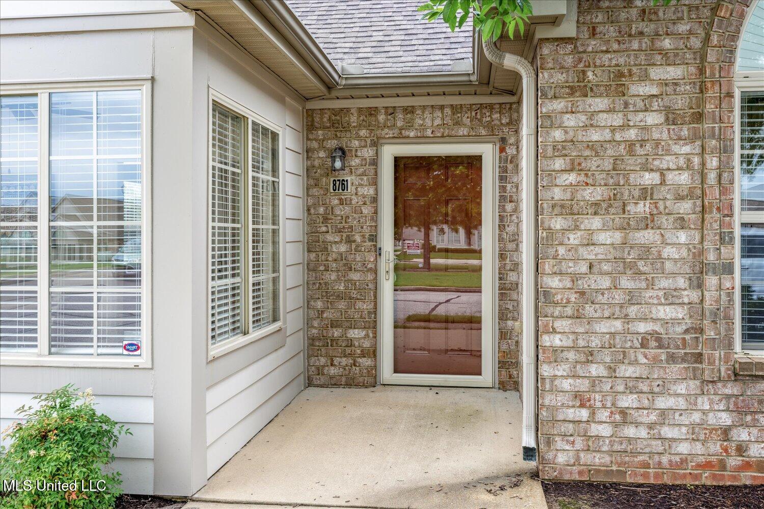 8761 Parkview Oaks Circle, Olive Branch, Mississippi image 4