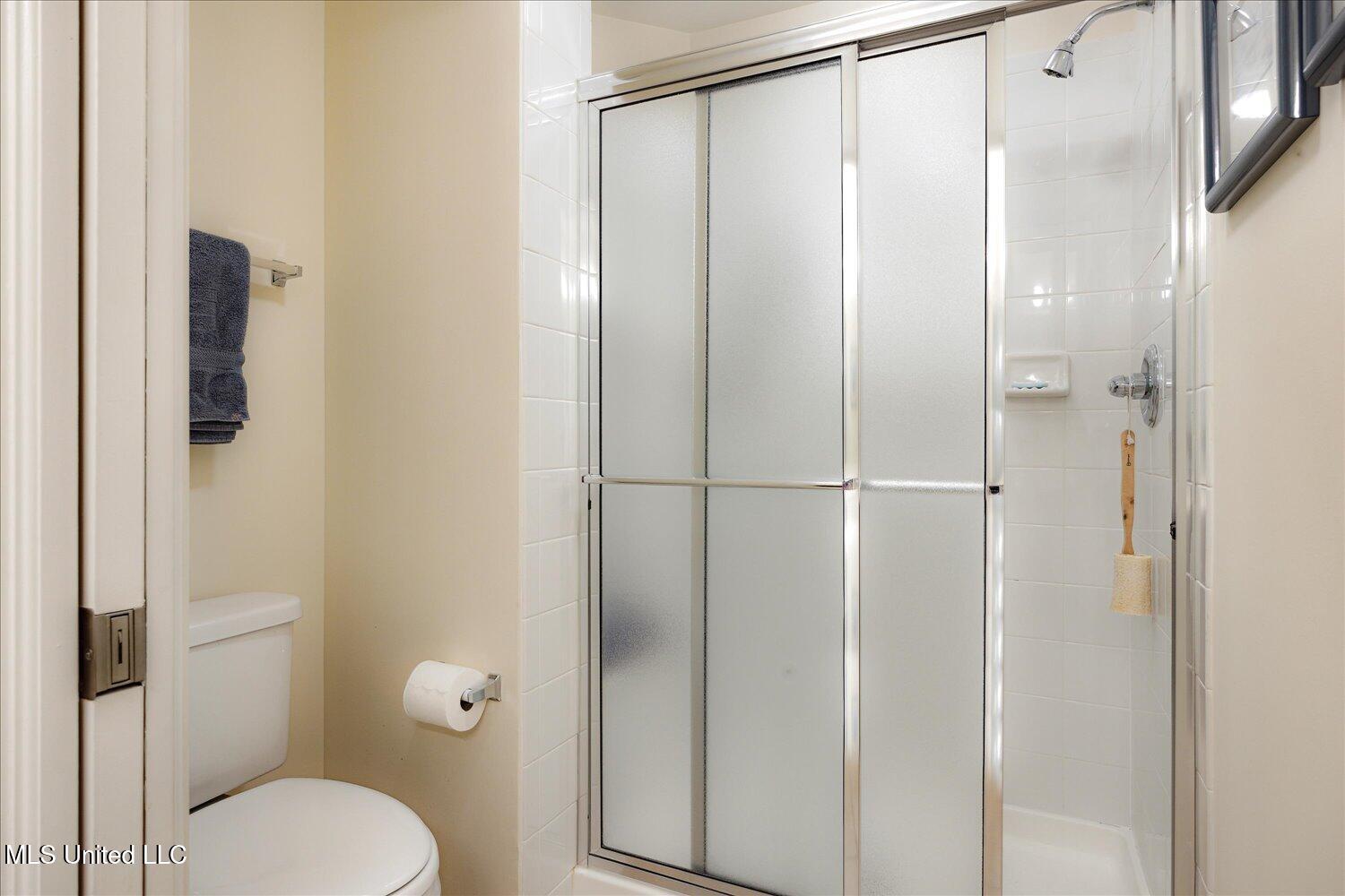 8761 Parkview Oaks Circle, Olive Branch, Mississippi image 25