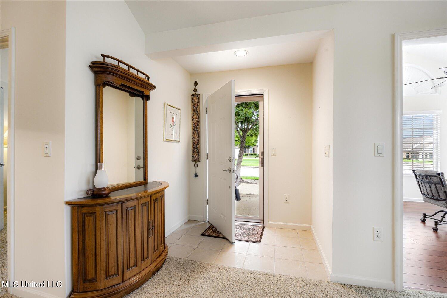 8761 Parkview Oaks Circle, Olive Branch, Mississippi image 6
