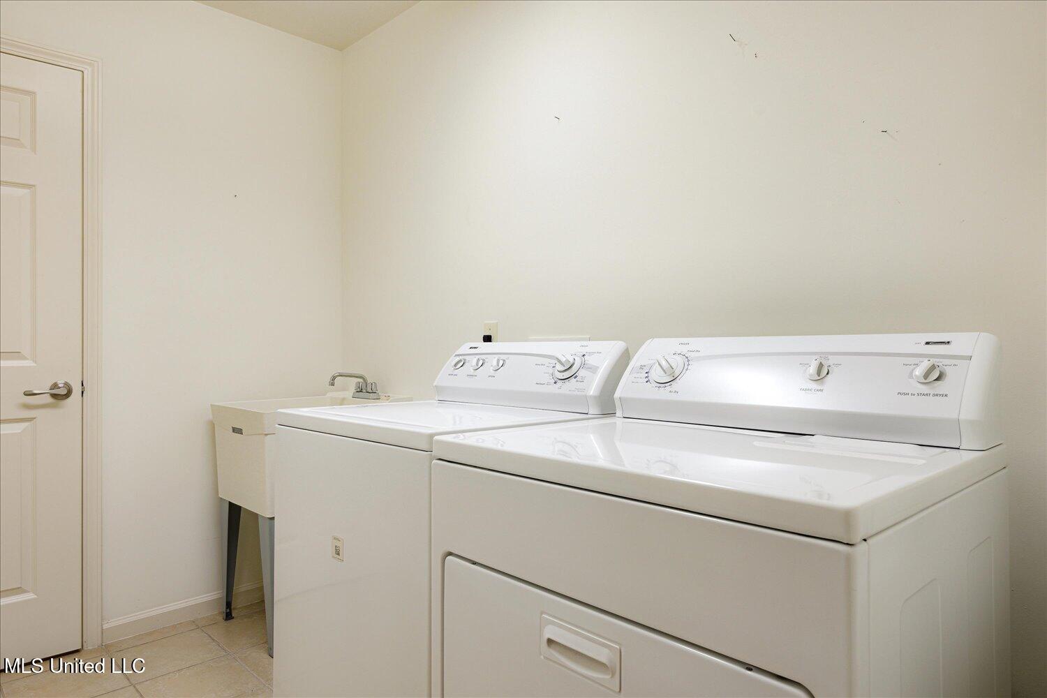 8761 Parkview Oaks Circle, Olive Branch, Mississippi image 20