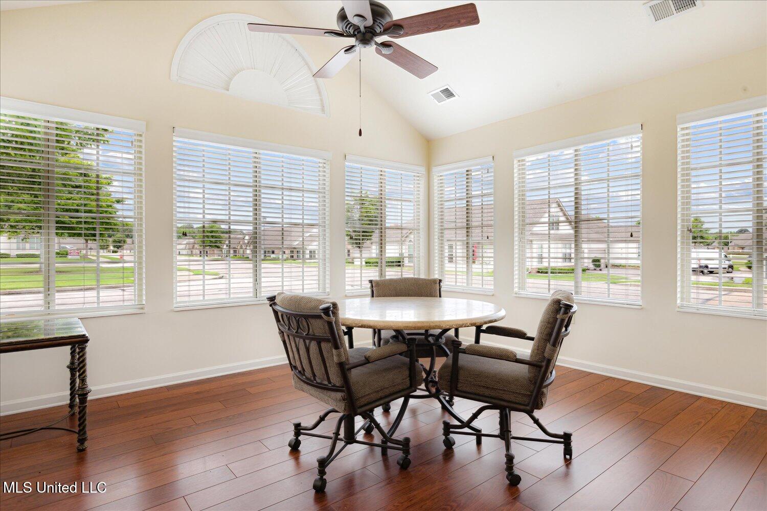 8761 Parkview Oaks Circle, Olive Branch, Mississippi image 8