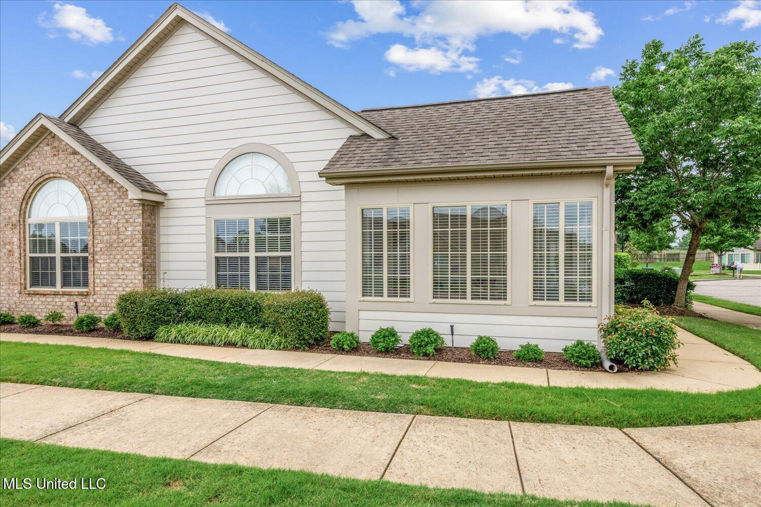 8761 Parkview Oaks Circle, Olive Branch, Mississippi image 5
