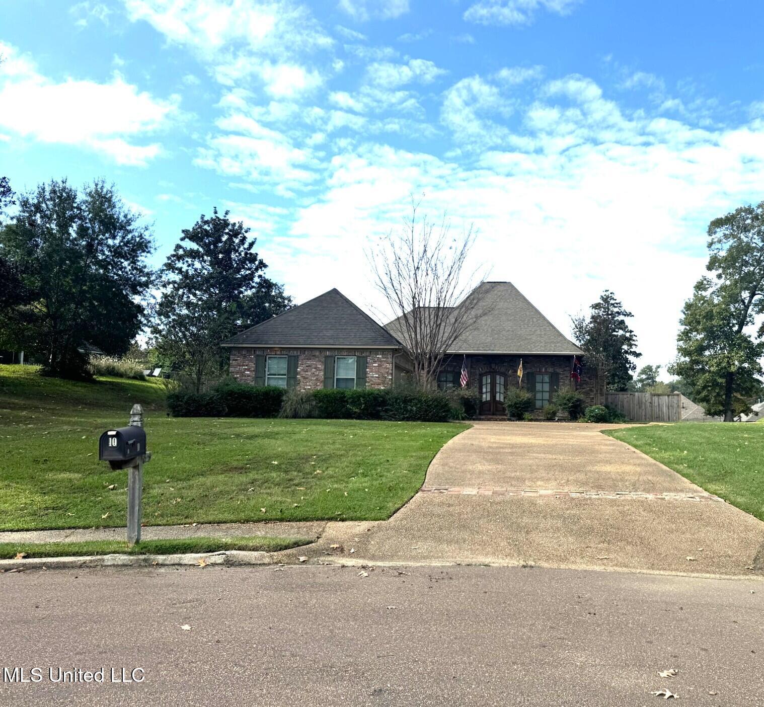 10 Audubon Place, Natchez, Mississippi image 1