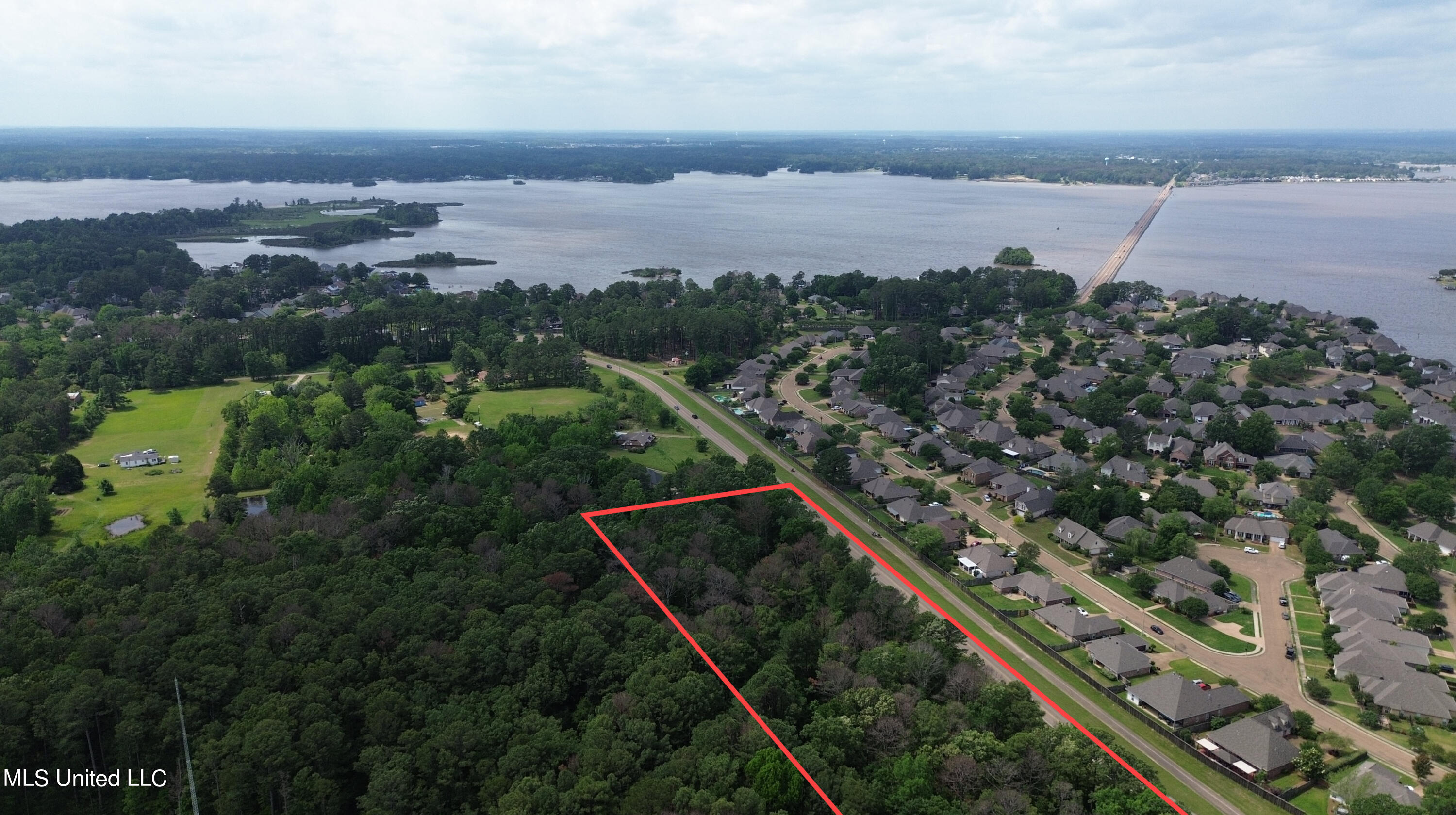 Fannin Landing Circle, Brandon, Mississippi image 5
