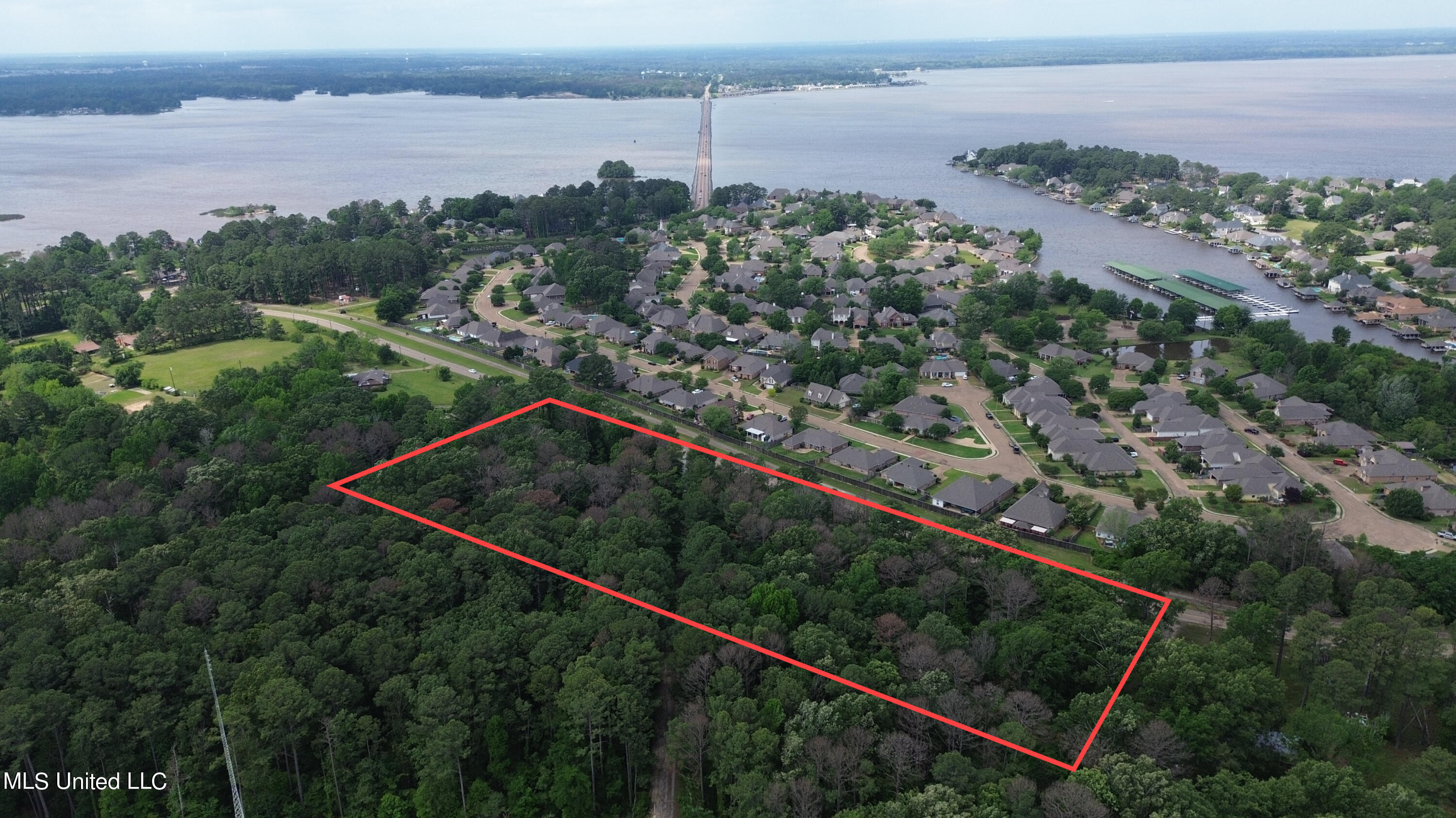 Fannin Landing Circle, Brandon, Mississippi image 4