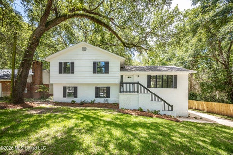 Homes For Sale - 2550 Davidson Road<br/> Jackson County, Ocean Springs, MS 39564