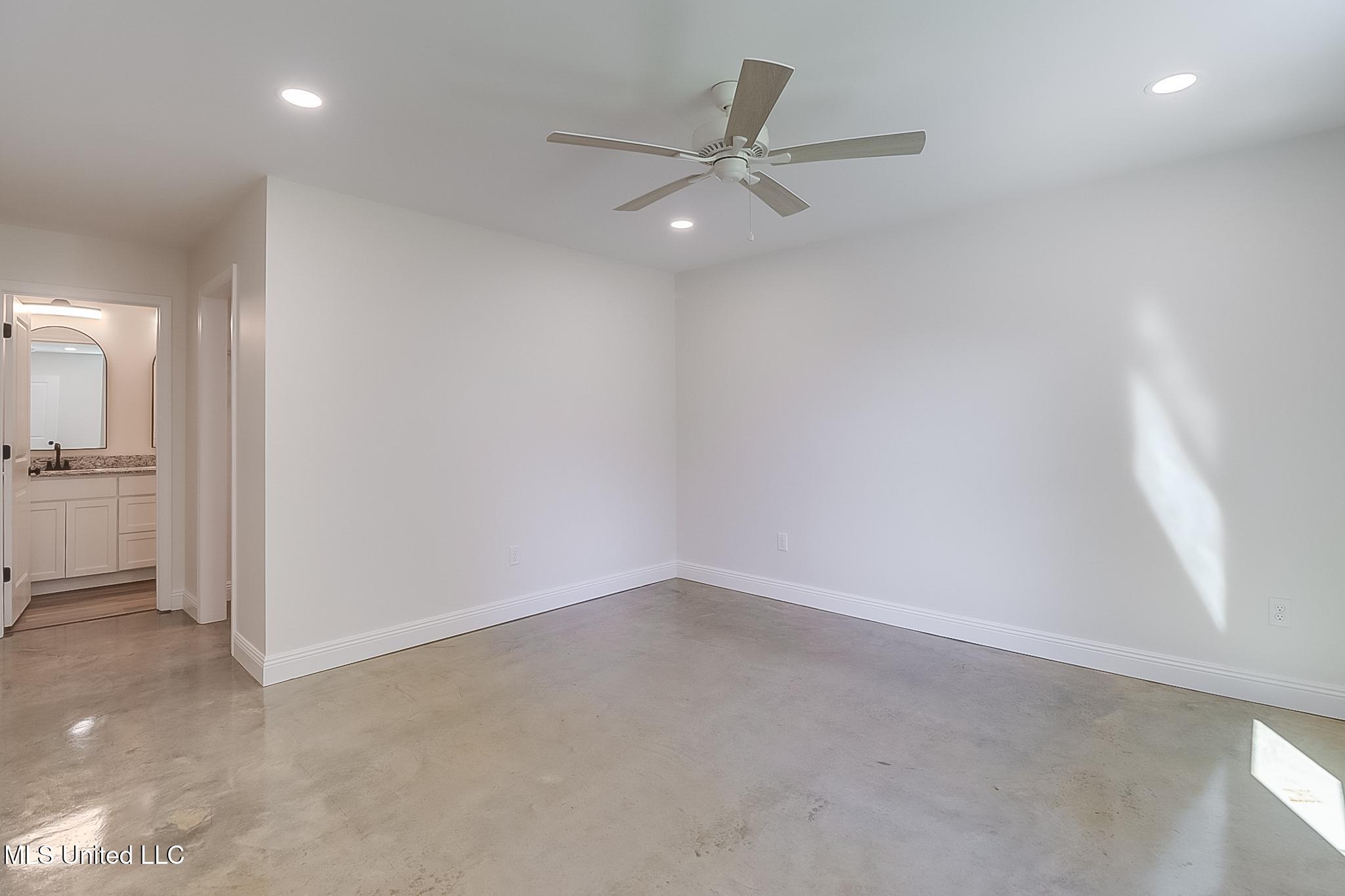 4012 Southern Oaks Circle Circle, Gulfport, Mississippi image 13