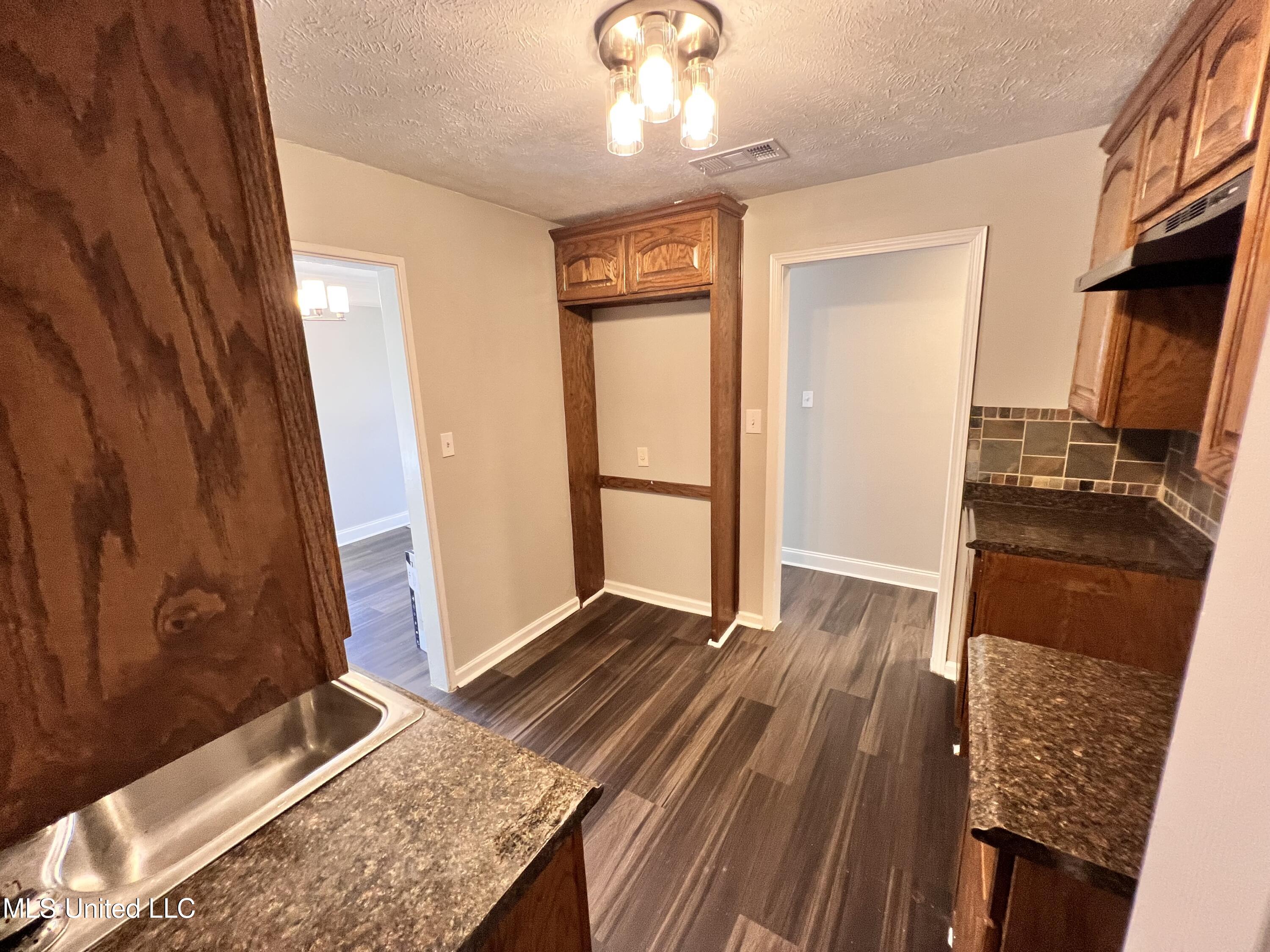 1317 Fernwood Drive, Jackson, Mississippi image 9