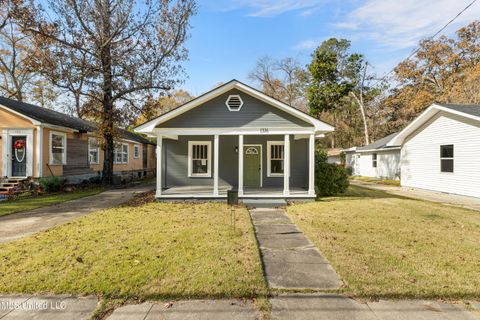 Homes For Sale - 1316 N 5th Avenue<br/> Laurel, MS 39440