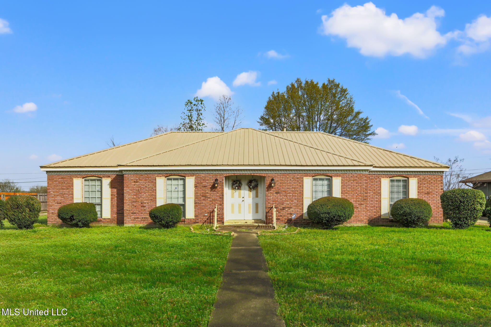 21 Bonda Drive, Greenville, Mississippi image 1
