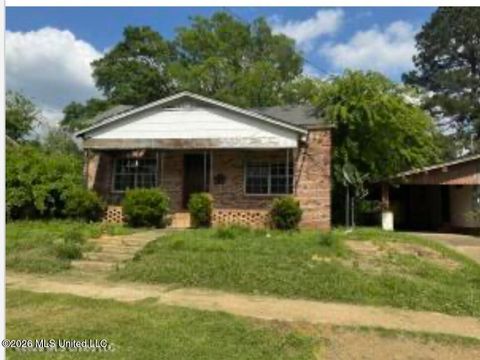 Homes For Sale - 912 Summit Street<br/> McComb, MS 39648