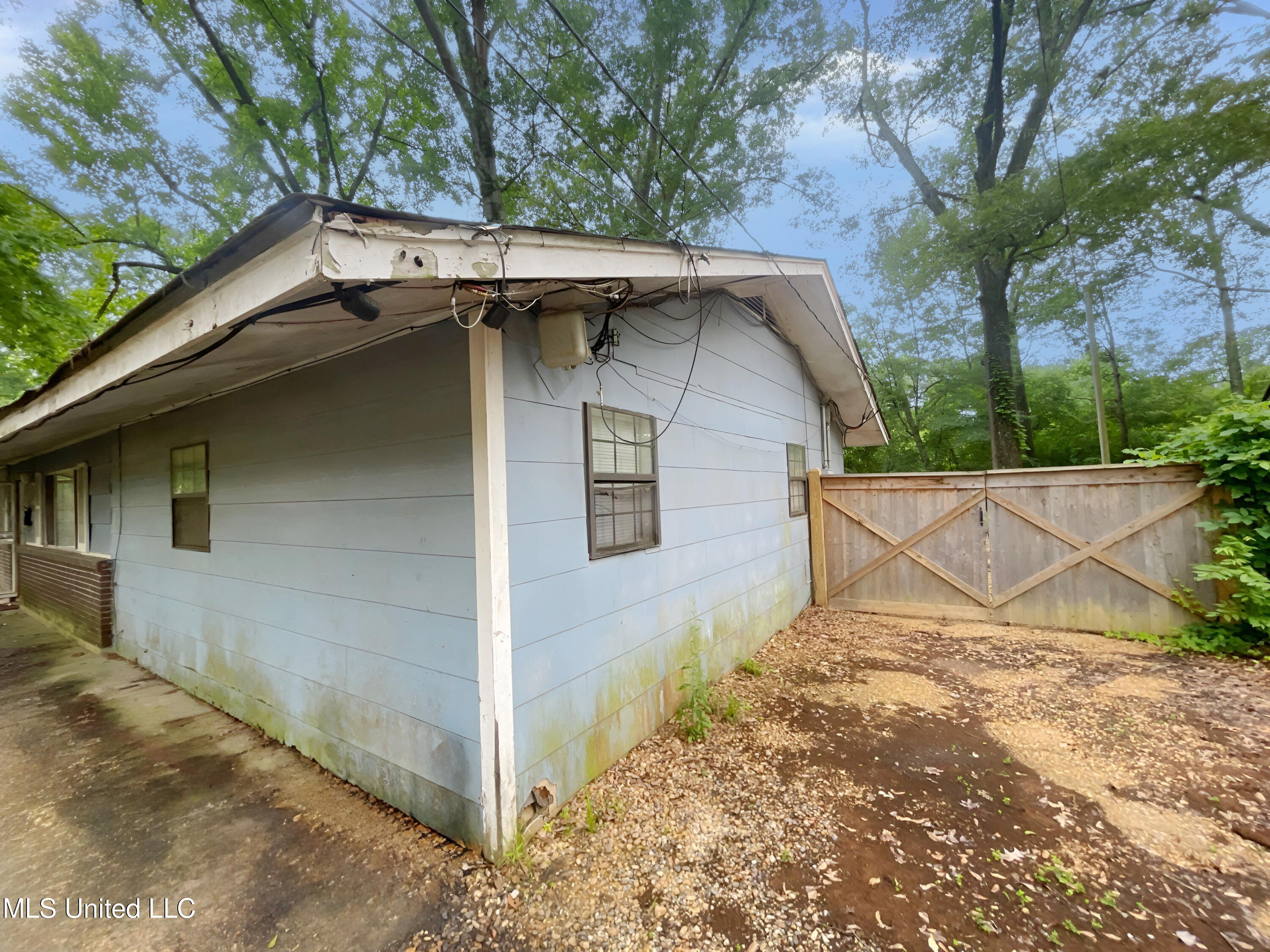 3233 Woodview Drive, Jackson, Mississippi image 10