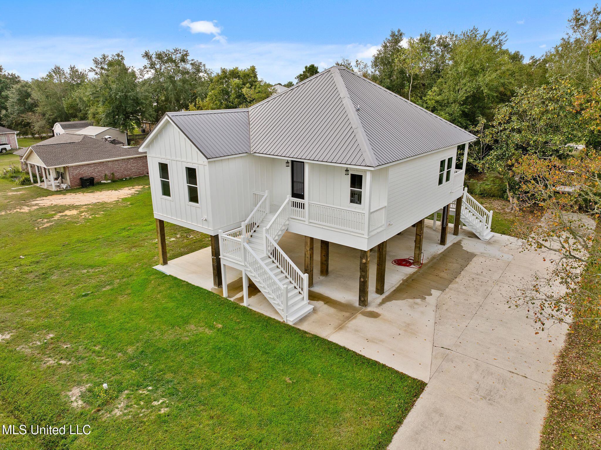 411 Water Street, Waveland, Mississippi image 9