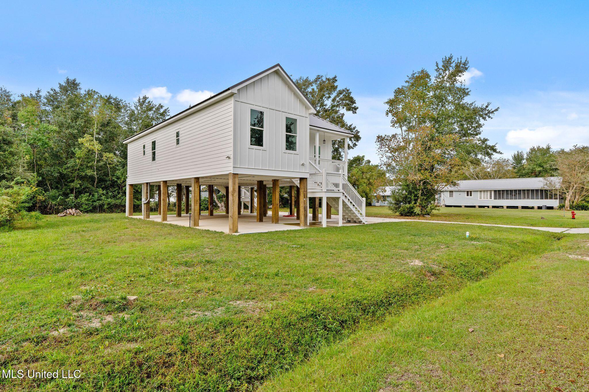 411 Water Street, Waveland, Mississippi image 11