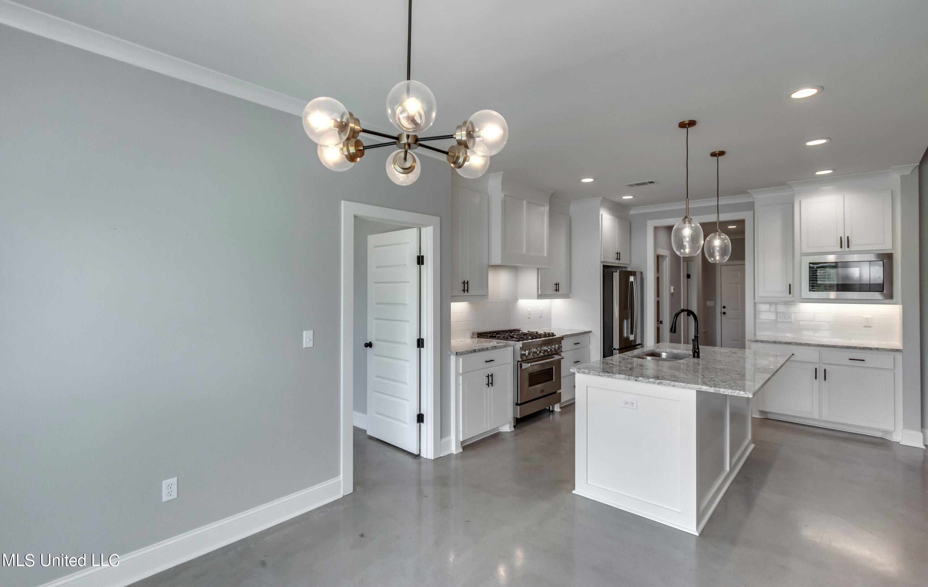 Canton, Mississippi 39046, United States, 4 Bedrooms Bedrooms, ,3 BathroomsBathrooms,Residential,Pending,59758